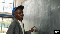 À 84 ans, Bayard Kumwimba Dyuba enseigne toujours...