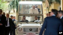 People Francis leaves aboard his pope mobile the Grand Master's Palace in Valletta, Malta, April 2, 2022, during his visit to the island nation.