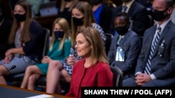 Calon Hakim Agung Amy Coney Barrett pada sidang pengukuhan hari kedua oleh Komite Yudisial Senate di Capitol Hill, Washington DC, Selasa, 13 Oktober 2020. (Foto: Reuters)