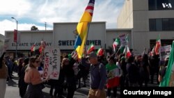 Иранцы и украинцы протестуют вместе в Калифорнии