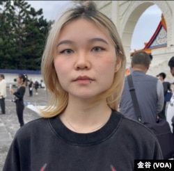 位于台北的公民团体台湾声援白纸革命之发起人林庭妤 (美国之音特约记者金谷摄)