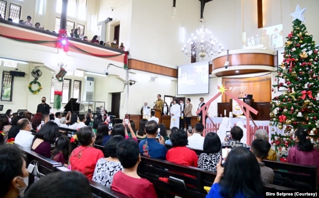 Presiden Joko Widodo mengajak rakyat Indonesia untuk terus mempererat persaudaraan dan memperkuat kerukunan untuk kebangkitan Negara Kesatuan Republik Indonesia. (Foto: Courtesy/Setpres RI)