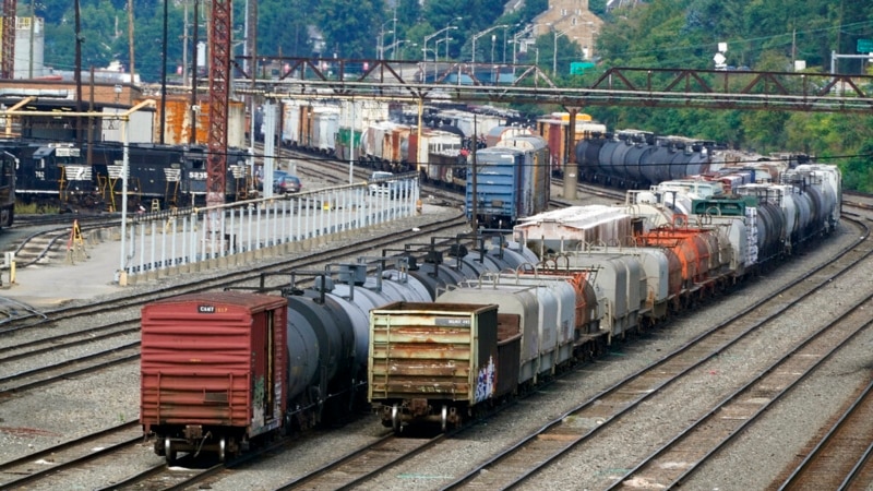 US Supply Chain Under Threat as Unions, Railroads Clash