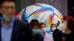 世界杯足球賽場無人戴口罩 中國球迷封控中觀賽冰火兩重天