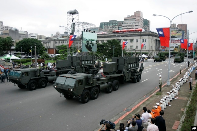 资料照：在台北参加双十节庆祝活动的美制爱国者地对空导弹防御系统。（2007年10月10日）