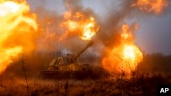 ইউক্রেনের স্ব-চালিত আর্টিলারি খারকিভ অঞ্চলে রাশিয়ার বাহিনীর দিকে গোলা ছুঁড়ছে। ২৪ ডিসেম্বর, ২০২২।