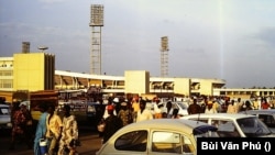 Sân vận động Kégué ở thủ đô Lomé 1985. Năm 2000 Trung Quốc giúp xây lại với sức chứa 40 nghìn khán giả (Ảnh: Bùi Văn Phú)