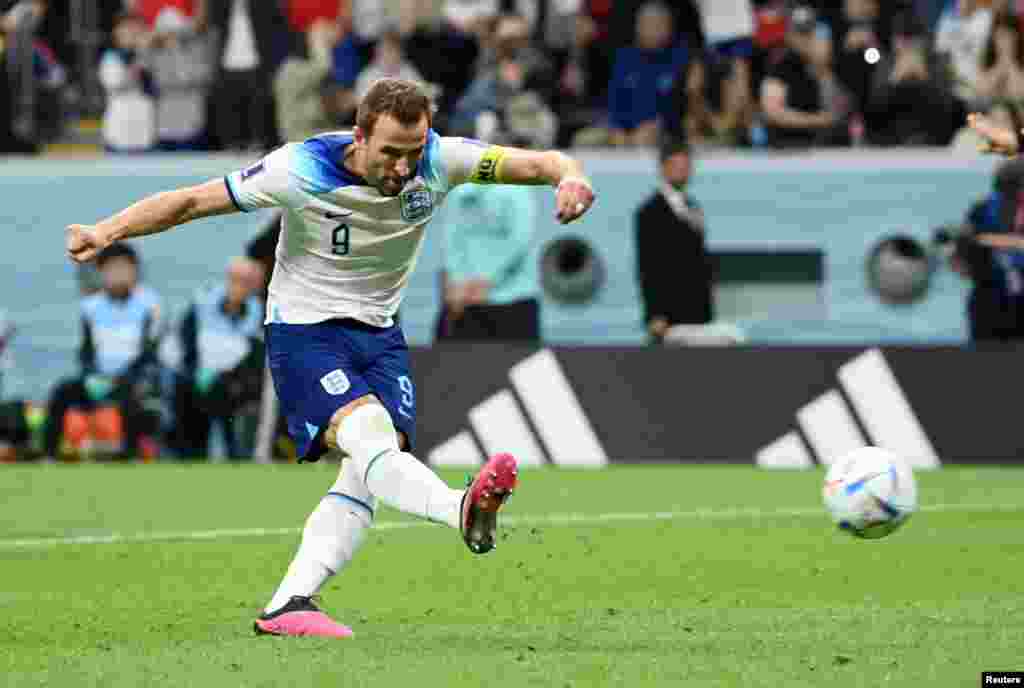 Harry Kane ya Angleterre abeti penaltu na match na France na 1/4 ya finale ya Mondial Qatar 2022 na stade Al Bayt, Al Kohor, Doha, 10 décembre 2022. REUTERS/Annegret Hilse