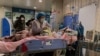 COVID önlemlerinin kaldırıldığı Çin'de hastaneler baskı altında.