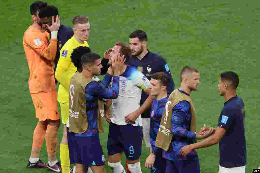 Basani ba Angleterre bazali kobondisa attaquant na bango # 09 Harry Kane nsima na kopola na 1/4 ya finale ya Mondial Qatar 2022 na stade Al-Bayt, Al Khor, Doja, 10 décembre 2022. (Photo by JACK GUEZ / AFP)