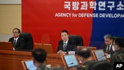 윤석열 한국 대통령이 29일 대전 국방과학연구소를 방문했다.
