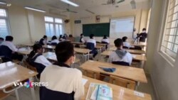 Bộ trưởng: Nhà giáo hãy ‘dẫn đường’, dạy ‘tư duy độc lập’; Giáo sư: Bất khả thi
