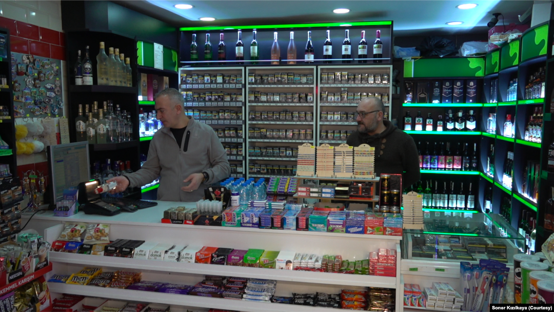 İzmir Alsancak’ta tekel bayi işletmecisi Bülent Sezen