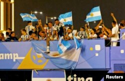 Аргентинские болельщики на стадионе Лусаиль в Катаре, 18 декабря 2022 года