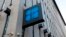 Logo Organisasi Negara Pengekspor Minyak (OPEC) terlihat di luar kantor pusat OPEC di Wina, Austria, pada 3 Maret 2022. (Foto: AP)