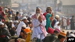 আখেরি মোনাজাতের মধ্য দিয়ে শেষ হলো বিশ্ব ইজতেমার প্রথম পর্ব। ১৫ জানুয়ারী, ২০২৩।