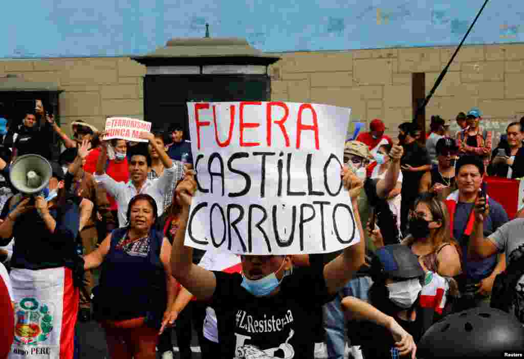 Las protestas no he hicieron esperar tras la noticia y los peruanos salieron a las calles a manifestarse.&nbsp;