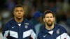 Pemain klub sepak bola Prancis Paris St Germain Lionel Messi dan Kylian Mbappe sebelum pertandingan. (Foto: REUTERS/Sarah Meyssonnier)