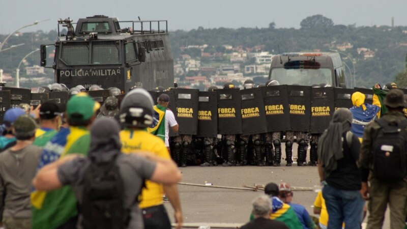 Les lieux de pouvoir brésiliens sous contrôle après l'assaut des bolsonaristes