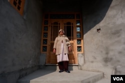 Naseema Begum hopes for a fair trial at a local court in Indian administered Kashmir. Her house was attached by local administration on the charges of harbouring militants. (Wasim Nabi/VOA)