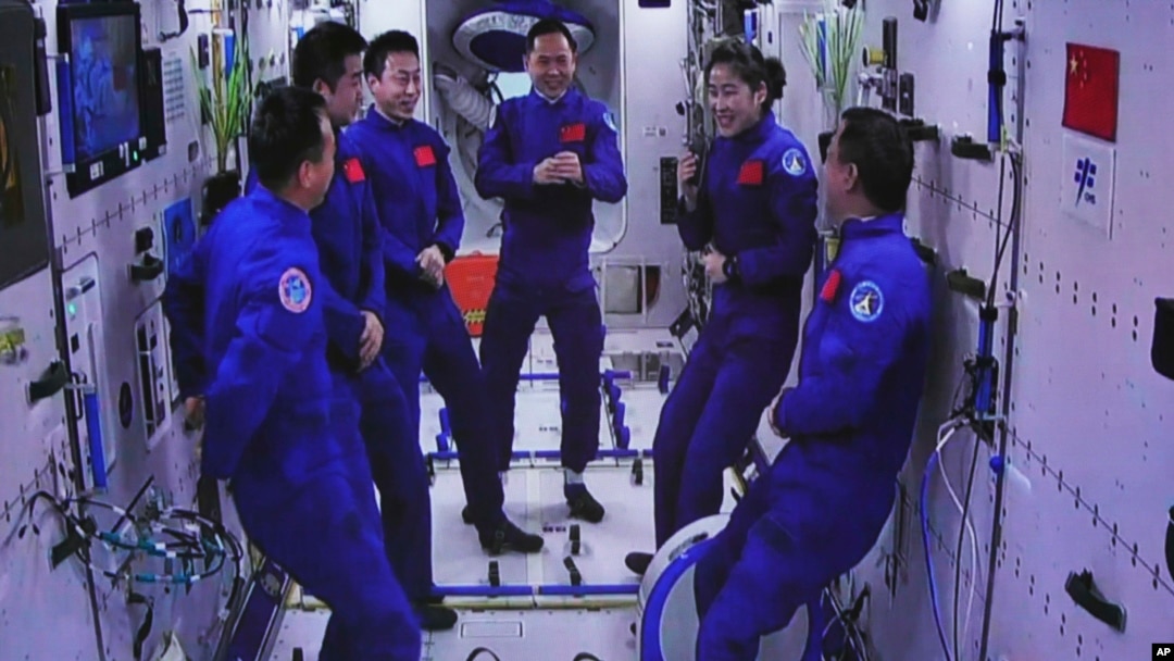 中國兩批航天員在中國空間站匯合。（2022年11月30日）