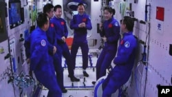 中國兩批航天員在中國空間站匯合。（2022年11月30日）