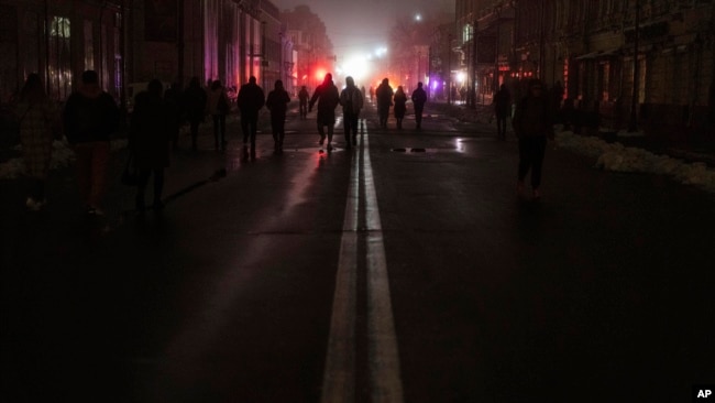 Rusya'nın Kiev'e yaptığı roket saldırısı sonrasında elektrik kesintisi