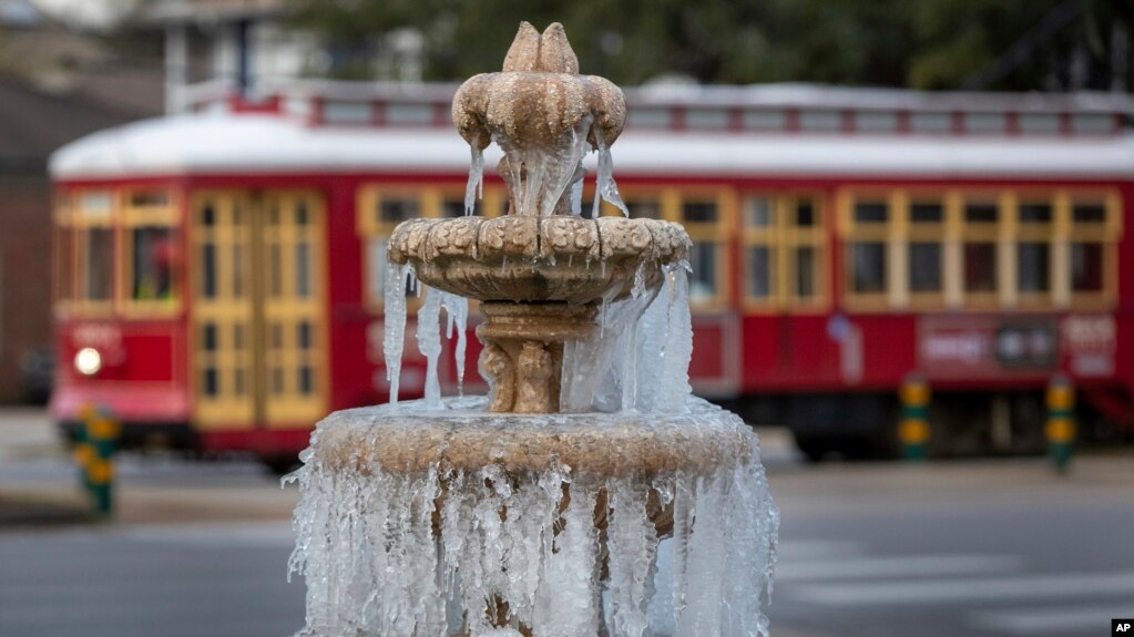 美国南部新奥尔良市的喷泉因严寒结冰（2022年12月24日）(photo:VOA)
