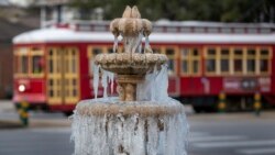 美國極度嚴寒造成航班取消、引發交通事故