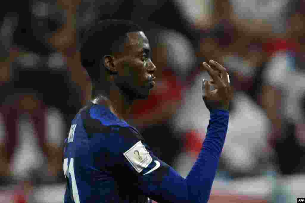 Attaquant ya Etats-Unis Timothy weah na match ya ekipi na ye na Angleterre na groupe B ya Mondial Qatar 2022 na stade Al Khor, Doha, 25 novembre 2022. (Photo Patrick T. FALLON / AFP)