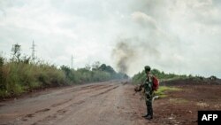 En dépit d'annonces de cessez-le-feu et de retrait des troupes, les combats persistent dans l'est de la RDC entre l'armée congolaise et le M23.