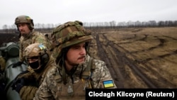 Українські військові на лінії фронту в Україні