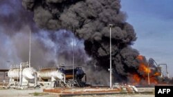 23일 시리아 관영매체가 시리아 내 탄화수소 시설에 터키의 공습으로 화재가 발생했다며 사진을 공개했다.