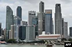 Gedung-gedung perkantoran di sepanjang Marina Bay di pusat kota Singapura pada 3 Maret 2015. (Foto: AFP)