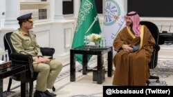 آرمی چیف جنرل عاصم منیر اپنے پہلے غیر ملکی دورے پر سعودی عرب پہنچ گئے ہیں۔ 