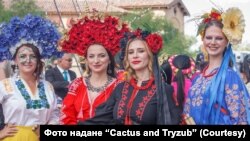 Учасниці волонтерського руху Cactus and Tryzub