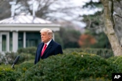 Esta imagen publicada en el informe final del comité de la Cámara que investiga el ataque del 6 de enero al Capitolio de EEUU, el jueves 22 de diciembre de 2022, muestra al presidente Donald Trump en el Rose Garden de la Casa Blanca en Washington. [Vía AP]