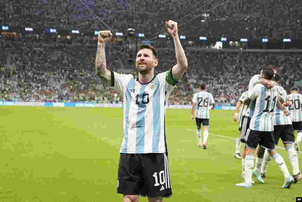 Messi, estrela argentina, celebra o primeiro golo contra o México em jogo do grupo C. Argentina 2-0 México, foi o resultado final em Lusail. Mundial do Qatar 2022, 26 Nov.