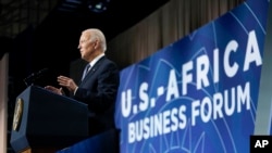 拜登总统在华盛顿举行的美国-非洲领导人峰会上讲话。（2022年12月14日）