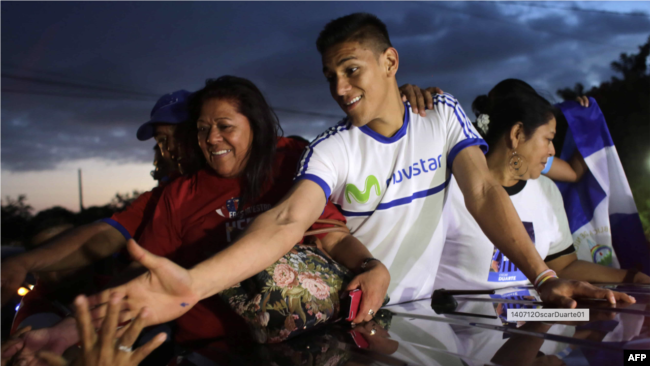 Catarina, la ciudad natal del futbolista Óscar Duarte, lo recibe después de convertirse en el primer nicaragüense en anotar un gol en la Copa del Mundo. AFP/INTI OCON