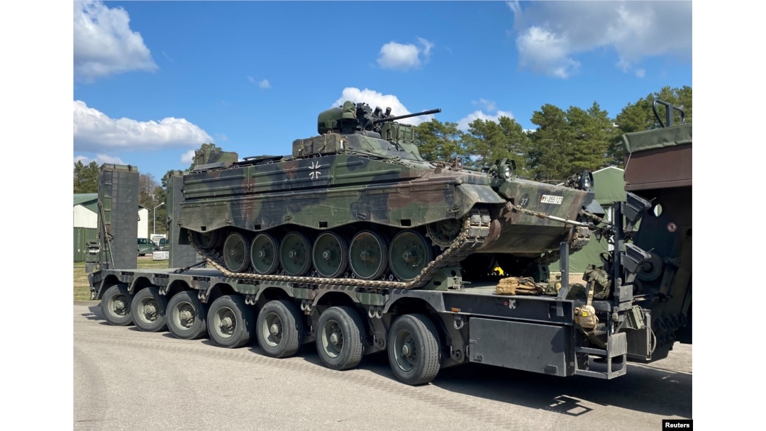 БМП "Мардер", принадлежащая армии Германии, на военной базе в Рукле, Литва. 22 апреля 2022 года.