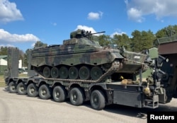 БМП "Мардер", принадлежащая армии Германии, на военной базе в Рукле, Литва. 22 апреля 2022 года.