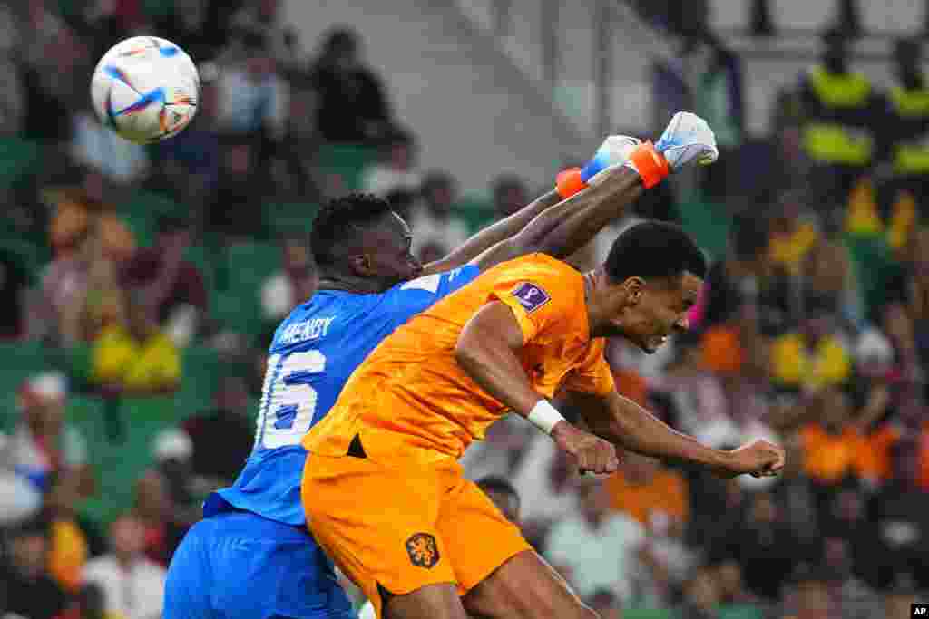 Cody Gakpo of the Netherlands, right, scores the opening goal during the World Cup, group A soccer match between Senegal and Netherlands at the Al Thumama Stadium in Doha, Qatar. (AP Photo/Petr David Josek)