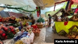 Los mercados en Centroamérica se engalanan para recibir la Navidad.