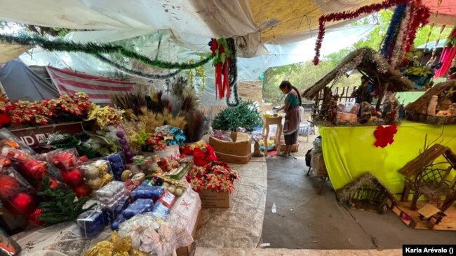 Los mercados en Centroamérica se engalanan para recibir la Navidad.