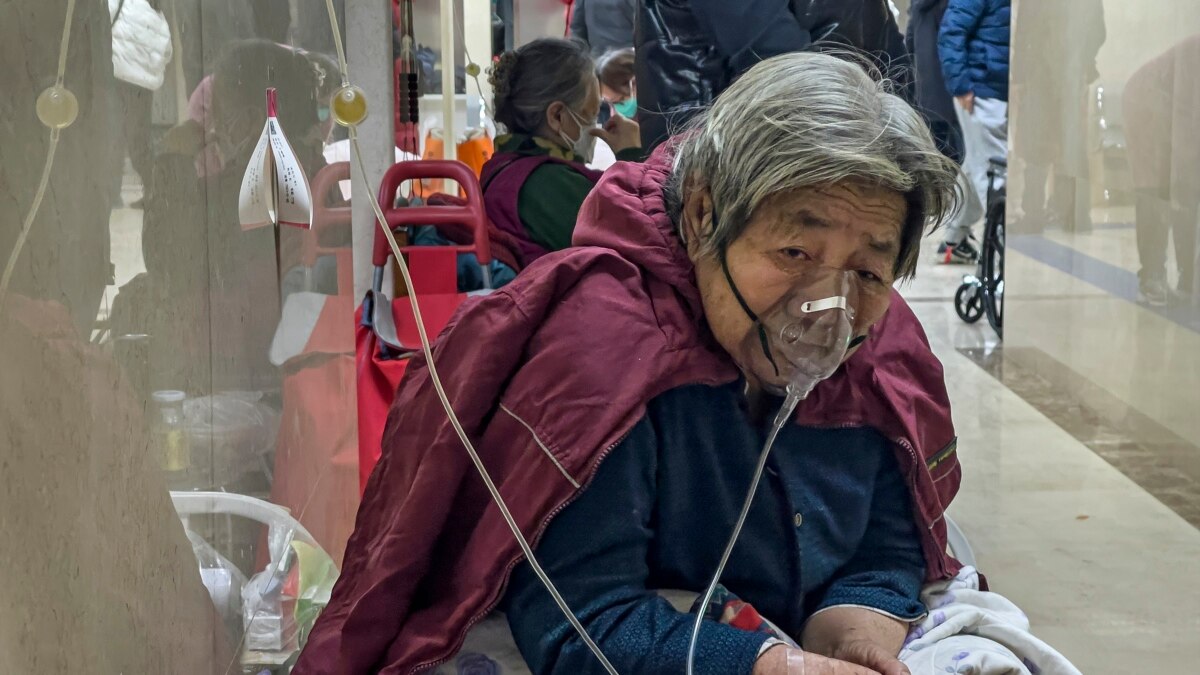 新冠病毒感染激增，北京医院病床告急