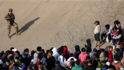 La Cour suprême maintient une mesure qui permet d'expulser les migrants à la frontière américaine