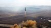 한국 군 "북한 ICBM 모든 발사 능력 보유...대미 압박 정상각도 발사 시점 재고 있어"