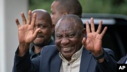 Rais wa Afrika akusini Cyril Ramaphosa baada ya mkutano na kamati kuu ya chama cha African National Congress (ANC) mjini Johannesburg, Afrika kusini, Dec. 5, 2022. 