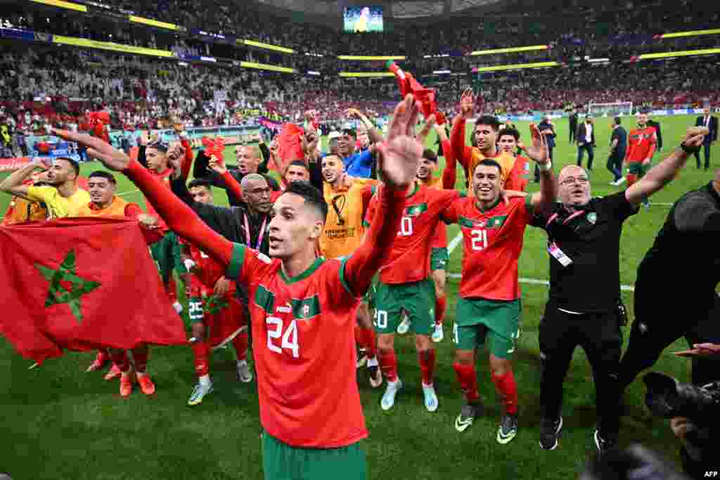 Basani baMaroc bazali kosepela nsima kolonga Portugal 1-0 na 1/4 ya finale ya Mondial Qatar na stade Al-Thumama. 10 décembre 2022. (Photo by Kirill KUDRYAVTSEV / AFP)